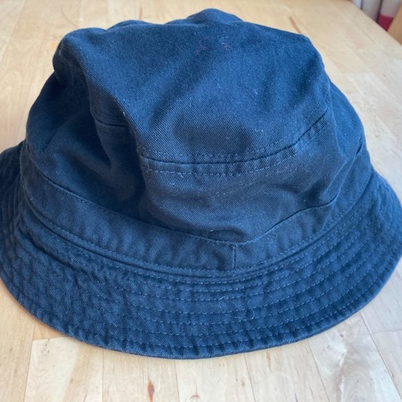 Black 'Champion' Bucket Hat - Picture 3 of 4